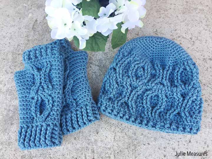 XOXO Crochet Hat and Gloves Pattern