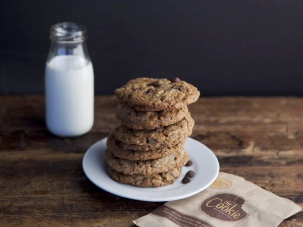 Authentic DoubleTree Chocolate Chip Cookie Recipe - A taste of travel ...